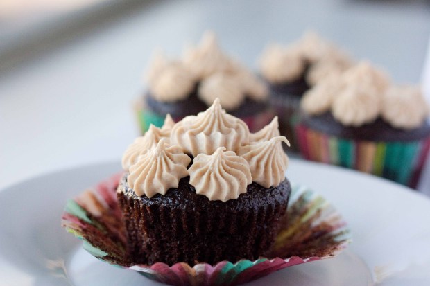 chocolatepeanutbuttercupcakes3