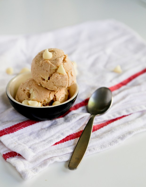 whitechocpbicecream2