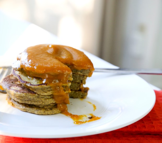 pumpkinproteinpancakes1