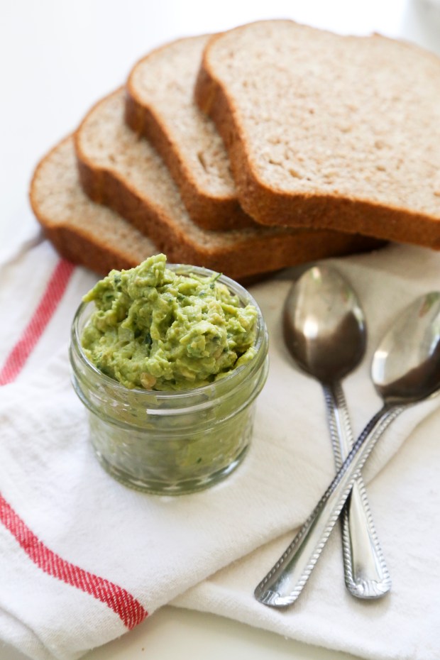 Avocado Pesto Hummus 3