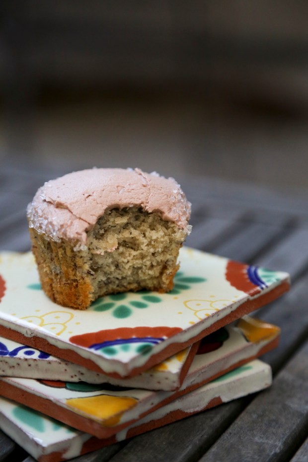 BananaCupcakeswchochazelnutfrosting3