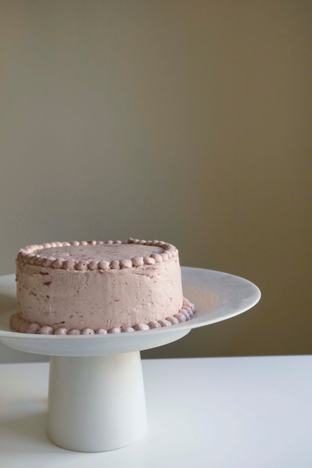 swissmeringuebuttercreamcake